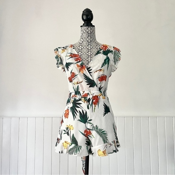 Pretty Little Thing White Tropical Print Cutout Tie Back Romper Size 2 - Picture 13 of 13